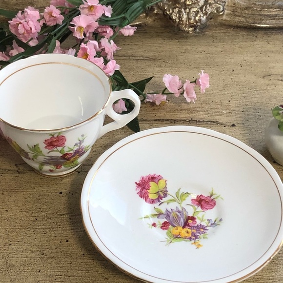 Royal Stafford Teacup & Saucer No 1820 - Picture 6 of 7